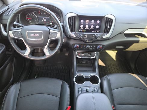 Used 2024 GMC Terrain SLT FWD image 9