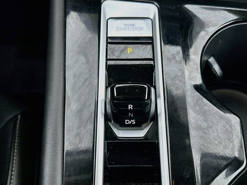Used 2025 Volkswagen Atlas SE FWD image 25