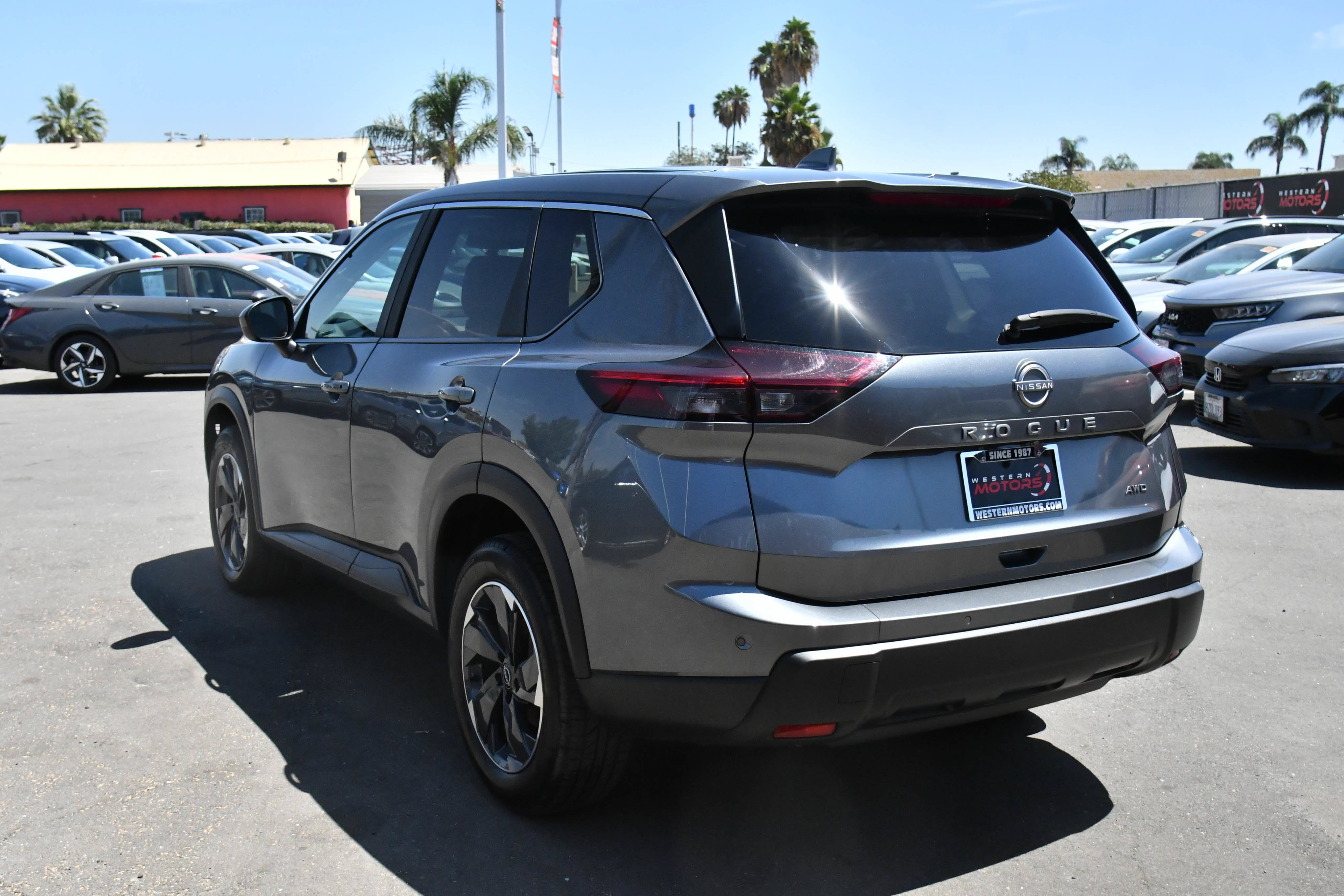 Used 2025 Nissan Rogue SV AWD/4WD image 6
