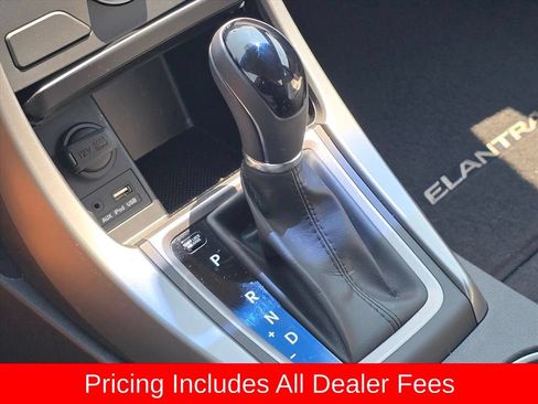 Used 2014 Hyundai Elantra SE FWD image 16