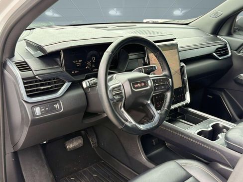 Used 2025 GMC Acadia Elevation w/ Elevation Premium Package FWD image 4