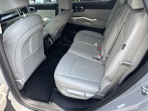 Used 2025 Kia Sorento S w/ Panoramic Sunroof Package FWD image 22