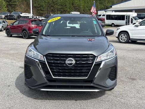 Used 2025 Nissan Kicks Play S FWD image 2