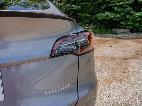 Used 2024 Tesla Model Y Performance AWD/4WD image 11