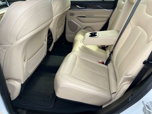 Certified 2023 Jeep Grand Cherokee Limited w/ Luxury Tech Group II AWD/4WD image 25