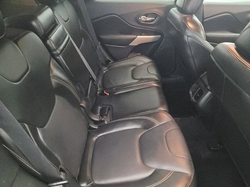 Used 2018 Jeep Cherokee Limited image 19