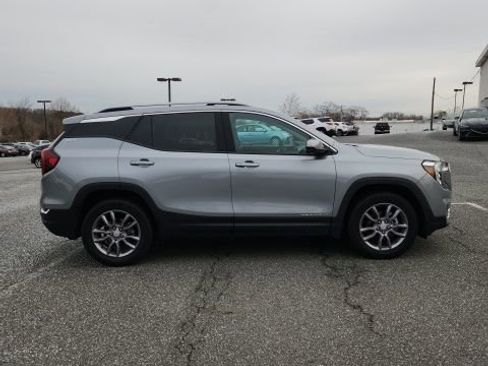 Used 2024 GMC Terrain SLT image 8