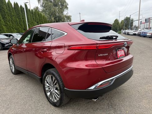 Used 2021 Toyota Venza Limited image 10