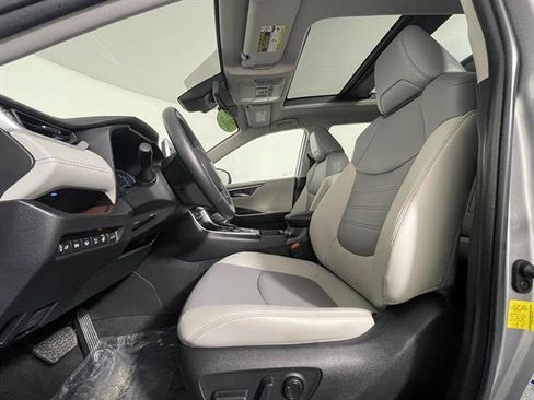 Certified 2022 Toyota RAV4 Limited image 9