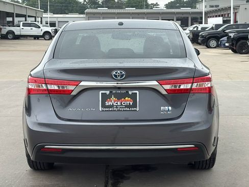 Used 2015 Toyota Avalon XLE Touring FWD image 4