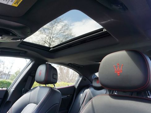 Used 2023 Maserati Ghibli Modena image 12