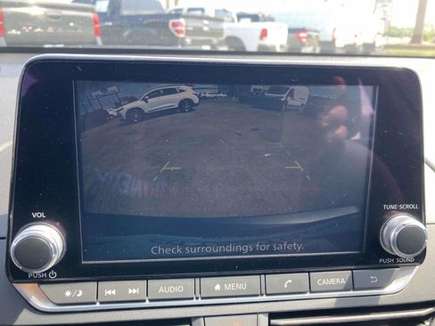 Used 2025 Nissan Altima 2.5 SV FWD image 21