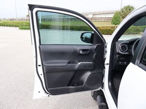 Used 2023 Toyota Tacoma TRD Off-Road image 16