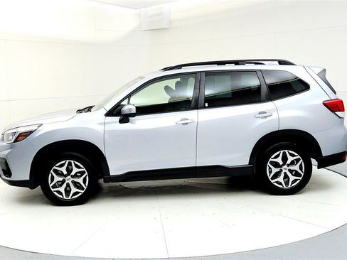 Used 2020 Subaru Forester Premium image 3