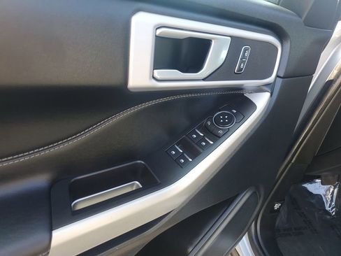 Used 2022 Ford Explorer XLT image 7