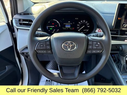New 2026 Toyota Sienna LE image 14