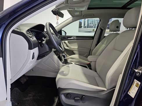 Certified 2023 Volkswagen Tiguan SE w/ Panoramic Sunroof Package FWD image 10