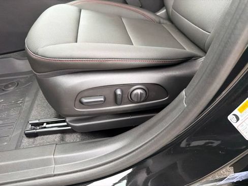 Used 2026 Chevrolet Trax RS w/ Sunroof Package FWD image 43
