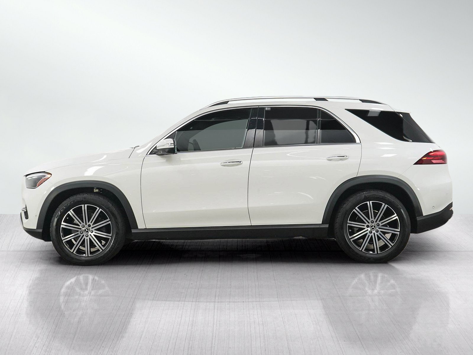 Used 2024 Mercedes-Benz GLE 350 4MATIC image 2