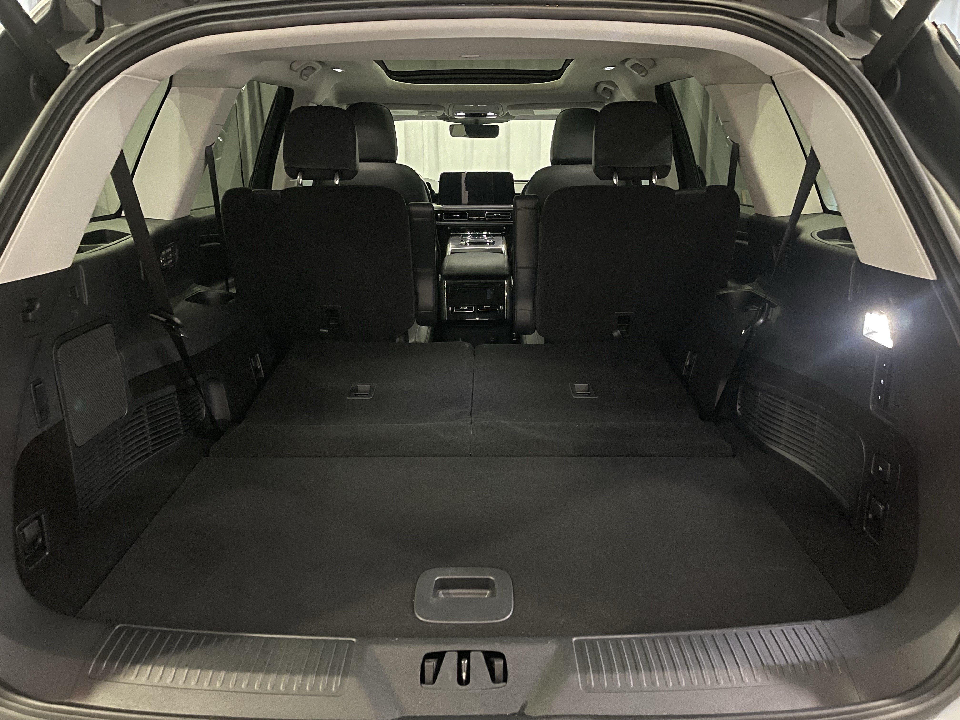 Used 2025 Lincoln Aviator AWD w/ Equipment Group 101A image 27