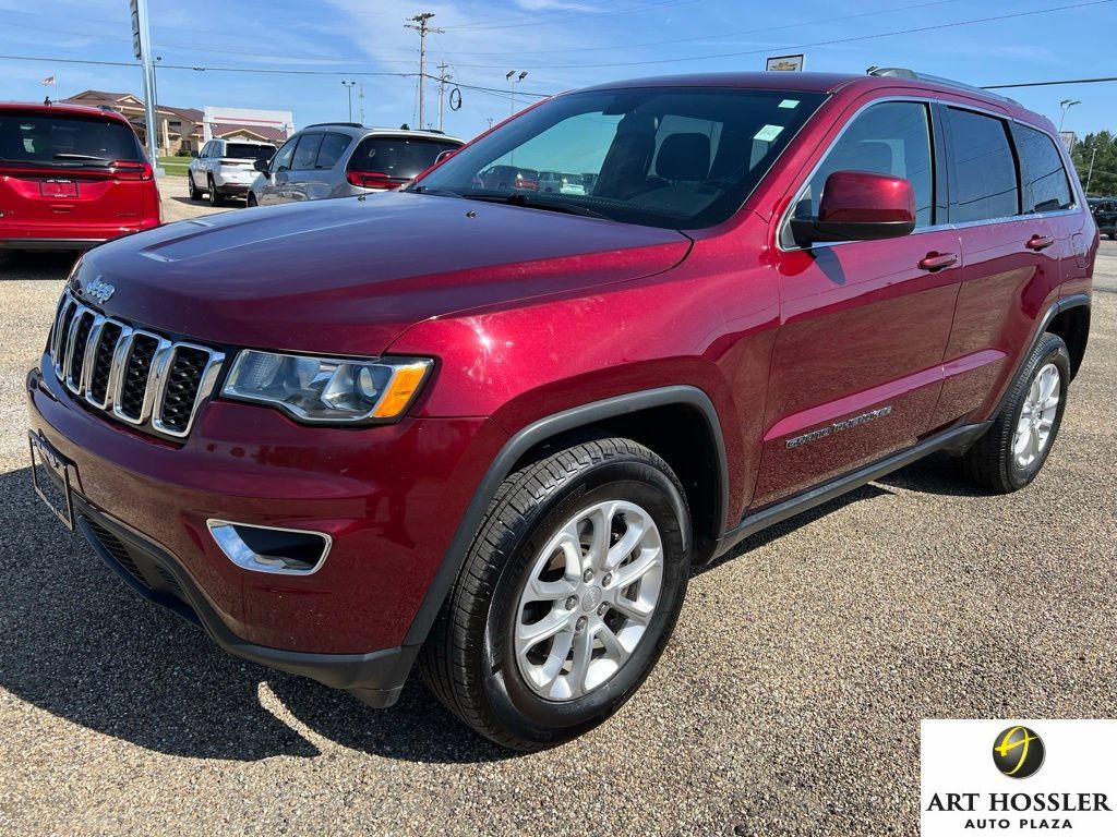 Used 2021 Jeep Grand Cherokee Laredo AWD/4WD image 1