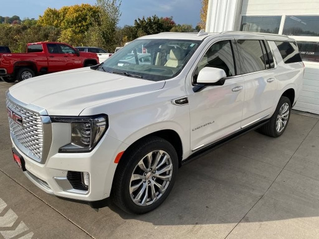 Used 2023 GMC Yukon XL Denali w/ Denali Reserve Package AWD/4WD image 1