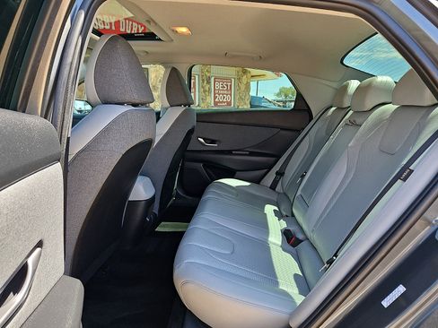 Used 2024 Hyundai Elantra Limited image 9