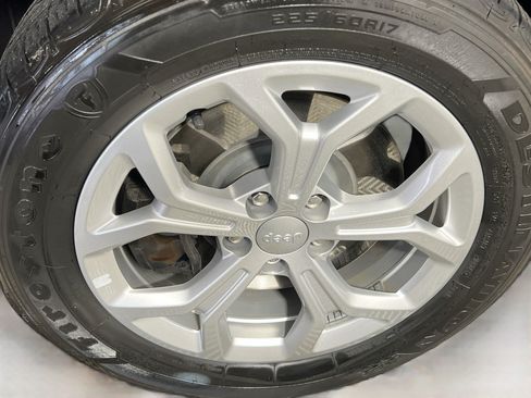 Used 2024 Jeep Compass Latitude AWD/4WD image 14