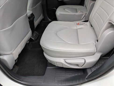 Certified 2026 Toyota Highlander XLE image 17