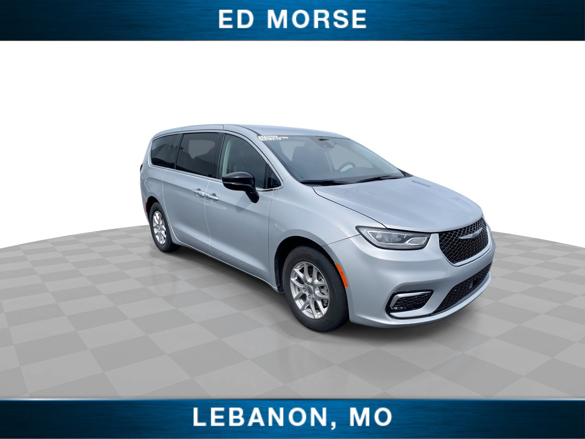 Used 2024 Chrysler Pacifica Touring-L FWD image 2