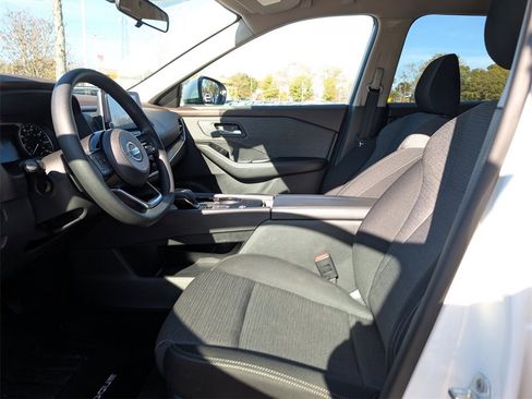 Used 2021 Nissan Rogue SV image 17