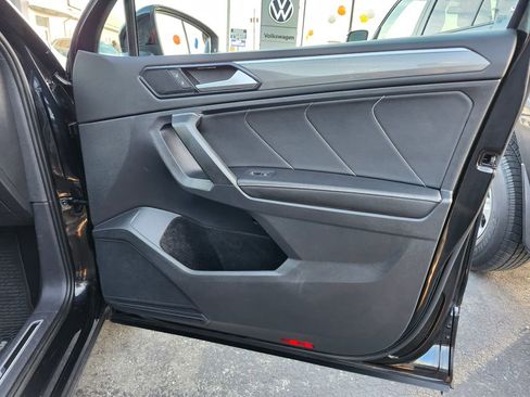 Certified 2022 Volkswagen Tiguan SE R-Line image 16