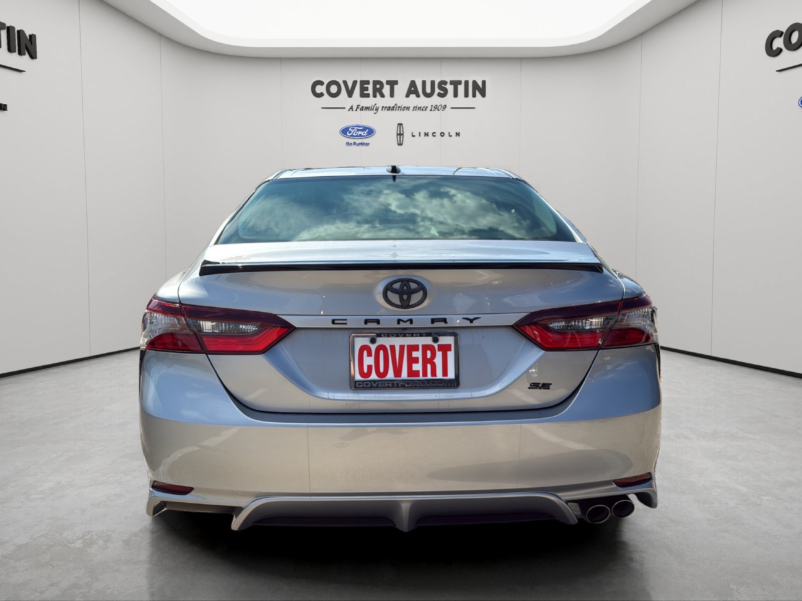 Used 2022 Toyota Camry SE w/ Carpet Mat Package (TMS) FWD image 4