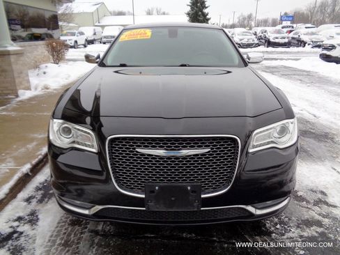 Used 2015 Chrysler 300 C w/ Light Group image 23