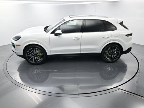 Certified 2026 Porsche Cayenne E-Hybrid AWD/4WD image 31