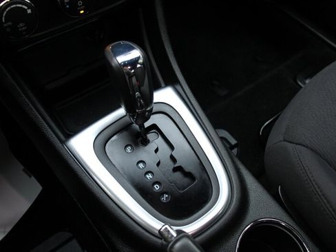 Used 2013 Chrysler 200 Touring image 8