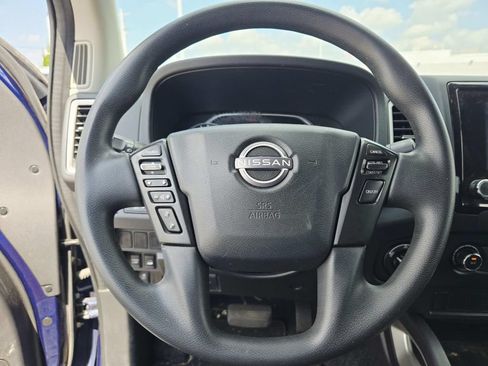 Used 2022 Nissan Frontier SV AWD/4WD image 13
