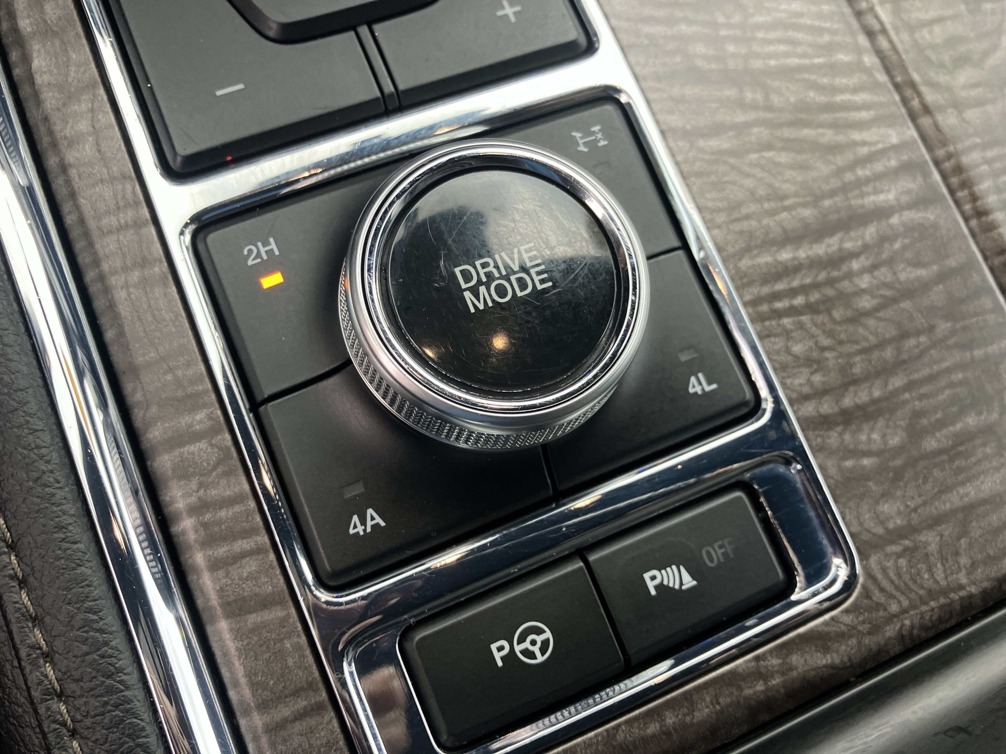 Used 2019 Ford Expedition Limited w/ Equipment Group 302A AWD/4WD image 31