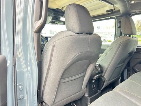 Used 2025 Jeep Wrangler Unlimited Sahara AWD/4WD image 19