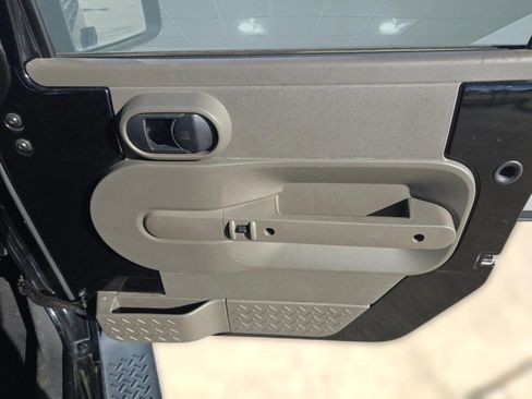 Used 2013 Ford F150 XLT w/ XLT Chrome Pkg image 24