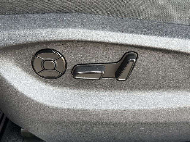 Used 2026 Volkswagen Tiguan SE FWD image 25