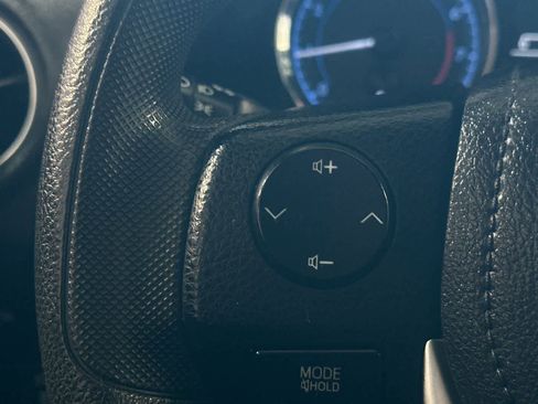 Used 2019 Toyota Corolla LE FWD image 28