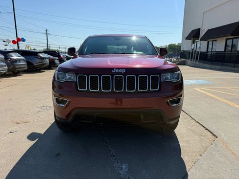 Used 2019 Jeep Grand Cherokee Laredo AWD/4WD image 4