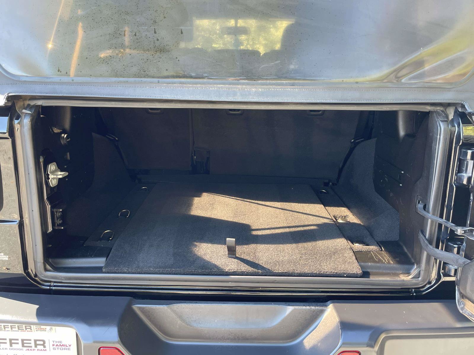 Used 2020 Jeep Wrangler Unlimited Sahara AWD/4WD image 10