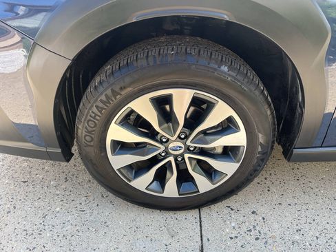 Used 2023 Subaru Outback Limited AWD/4WD image 5