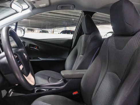 Certified 2017 Toyota Prius Two w/ Carpet Mat Package FWD image 18