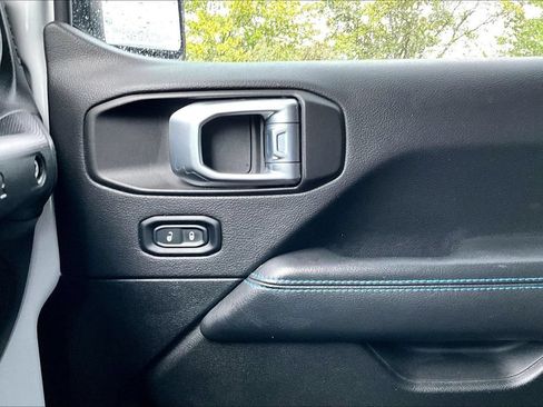 Used 2022 Jeep Wrangler Unlimited Rubicon 4xe w/ Cold Weather Group AWD/4WD image 32