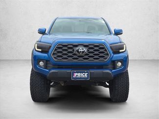 Used 2017 Toyota Tacoma TRD Off-Road w/ Premium & Technology Package AWD/4WD video 3