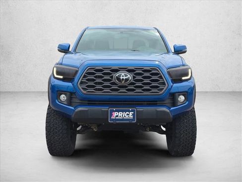Used 2017 Toyota Tacoma TRD Off-Road w/ Premium & Technology Package AWD/4WD image 3
