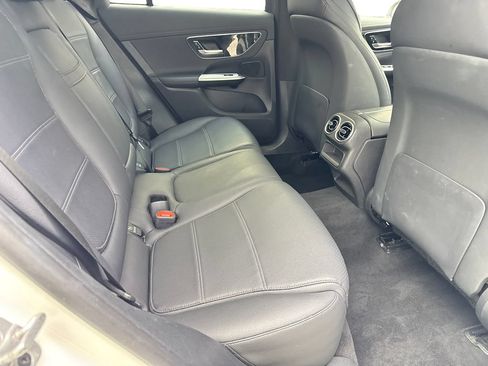Used 2024 Mercedes-Benz GLC 300 image 35